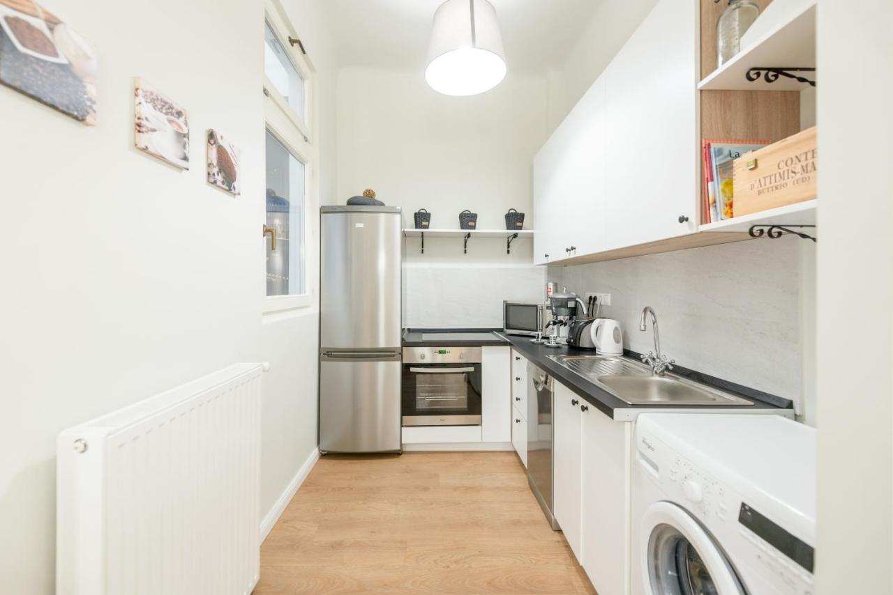Downtown Heart 3 Bdr, 2 Bath, A/C Budapeste Exterior foto