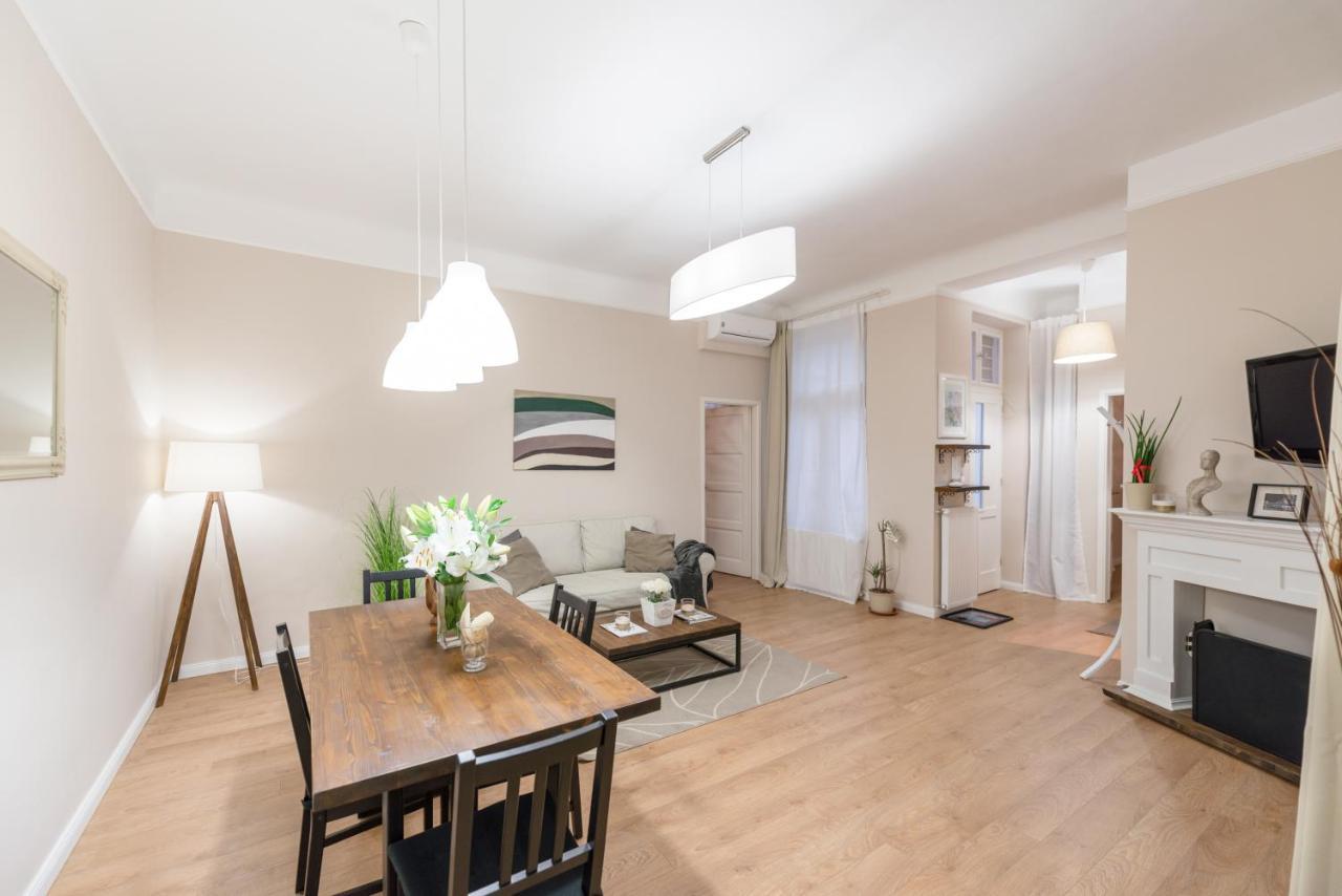 Downtown Heart 3 Bdr, 2 Bath, A/C Budapeste Exterior foto