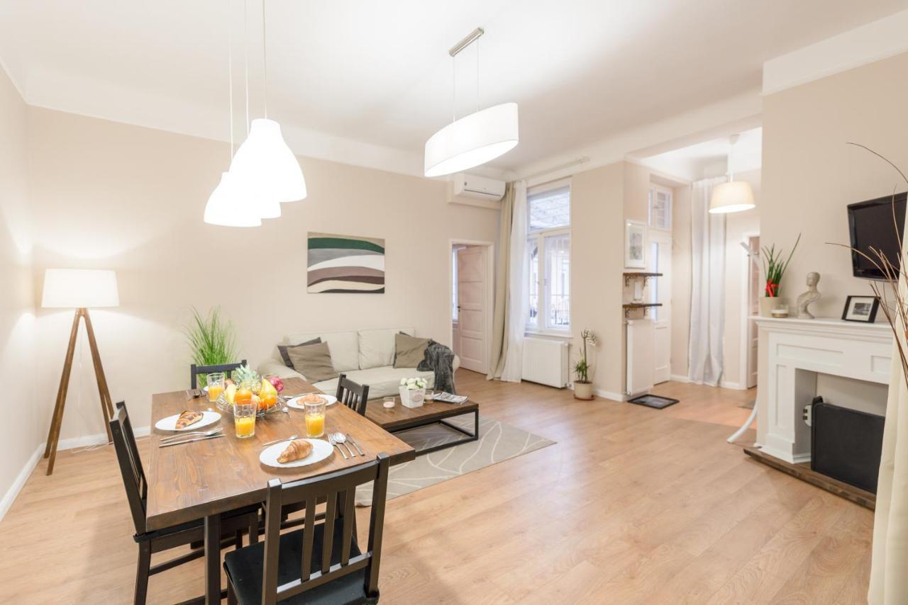 Downtown Heart 3 Bdr, 2 Bath, A/C Budapeste Exterior foto