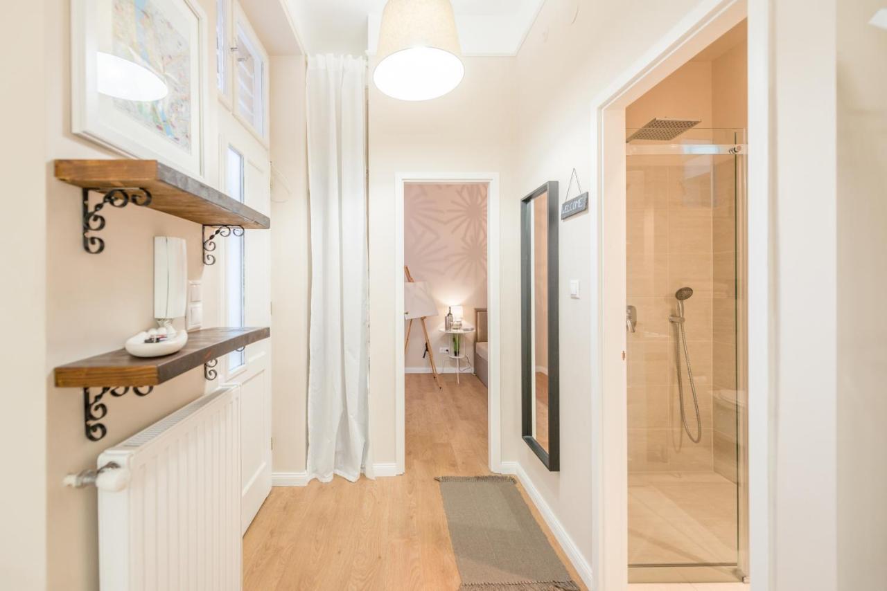 Downtown Heart 3 Bdr, 2 Bath, A/C Budapeste Exterior foto